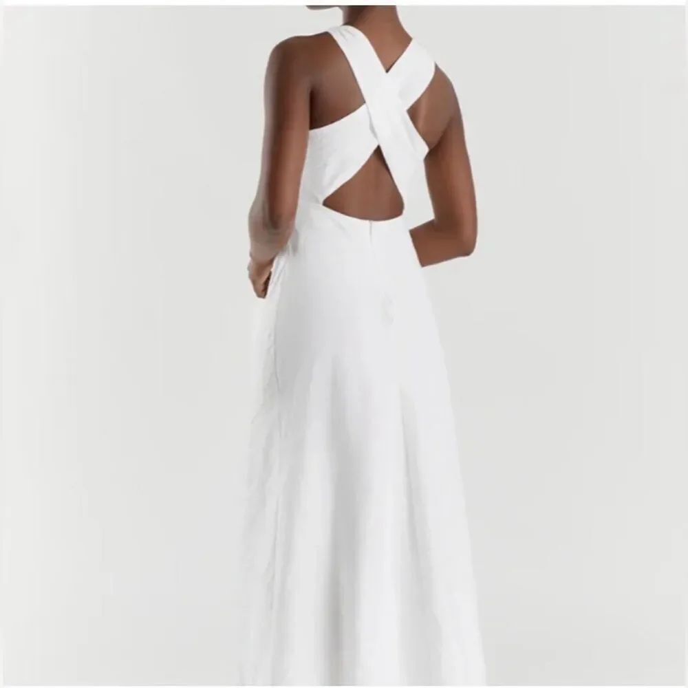 DISSH The Rose Linen Open back maxi dress in white - Picture 4 of 9